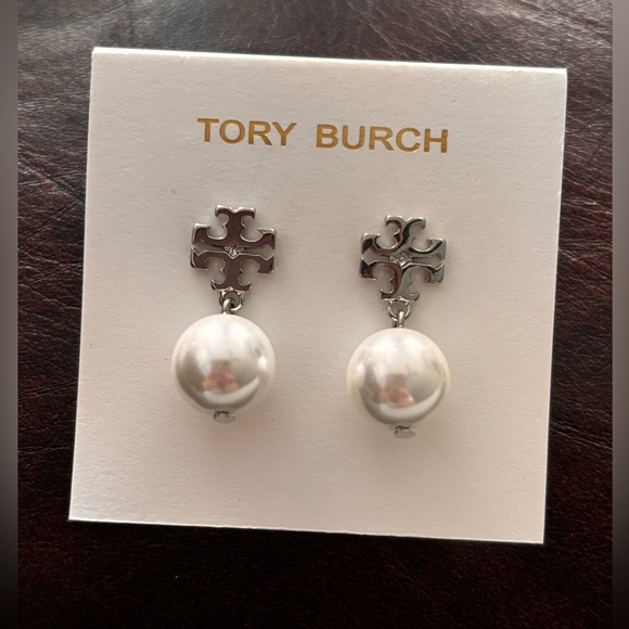 Tory Burch Britten Small Pearl Drop Earring White Gold Plated New - Picture 3 of 4